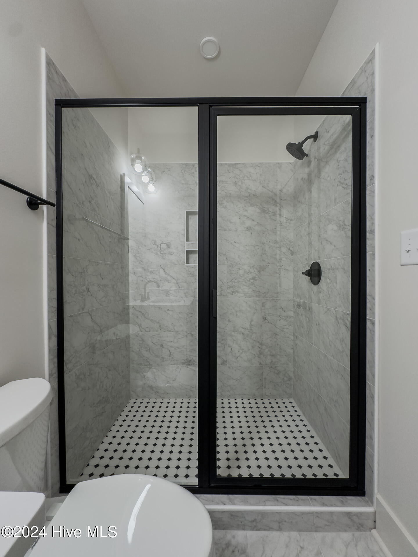 209 Colleton Square Newport, NC 28570 - Photo 18 of 33 Bathroom 3