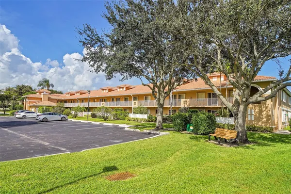 $3,100 | 5876 Regal Glen Drive, Unit 201, Boynton Beach, FL 33437