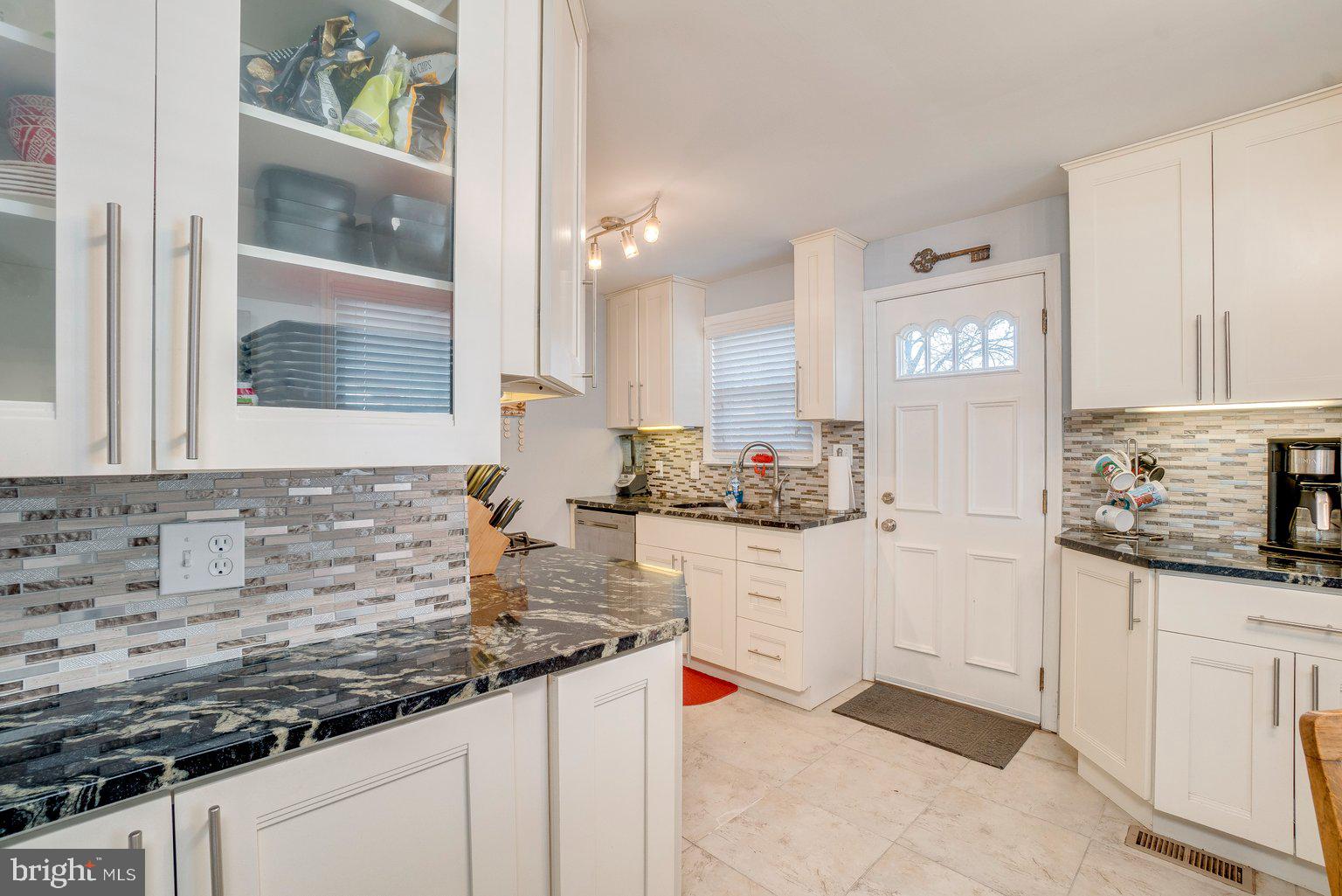 906 Olmstead Road Baltimore, MD 21208 - Photo 7 of 33