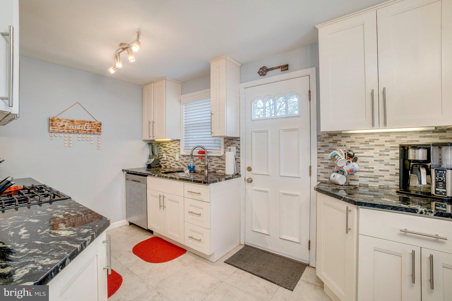 906 Olmstead Road Baltimore, MD 21208 - Photo 8 of 33