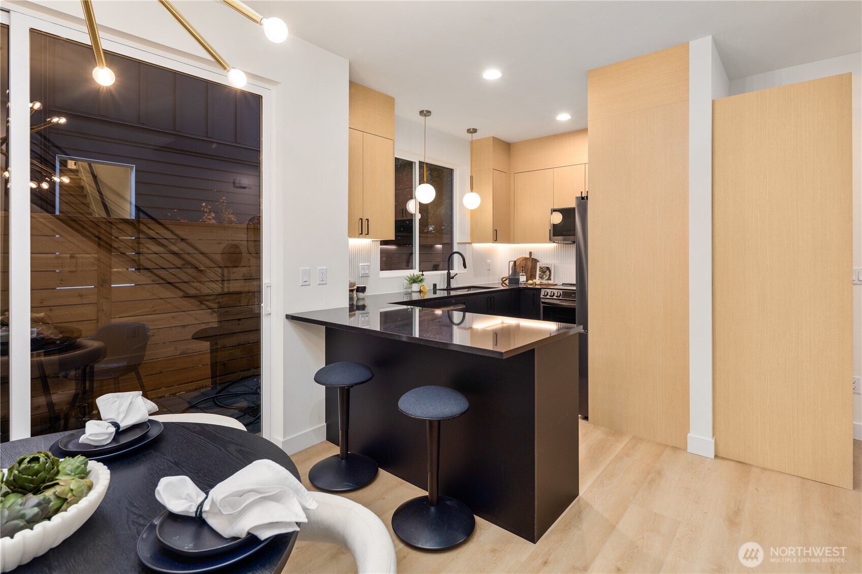 3417 48th Avenue Southwest Seattle, WA 98116 - Photo 11 of 40