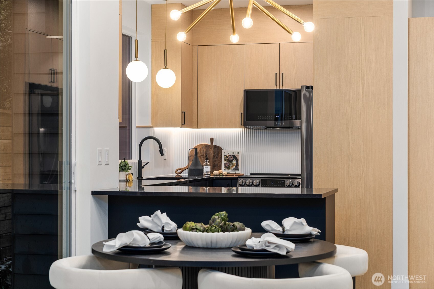 3417 48th Avenue Southwest Seattle, WA 98116 - Photo 12 of 40