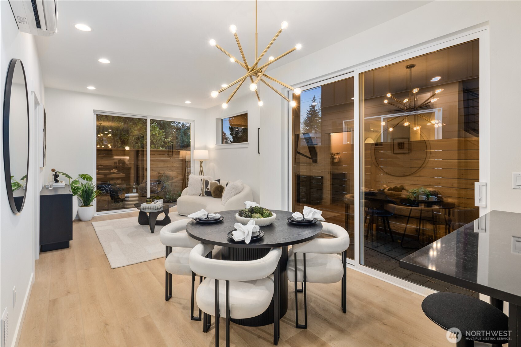 3417 48th Avenue Southwest Seattle, WA 98116 - Photo 14 of 40