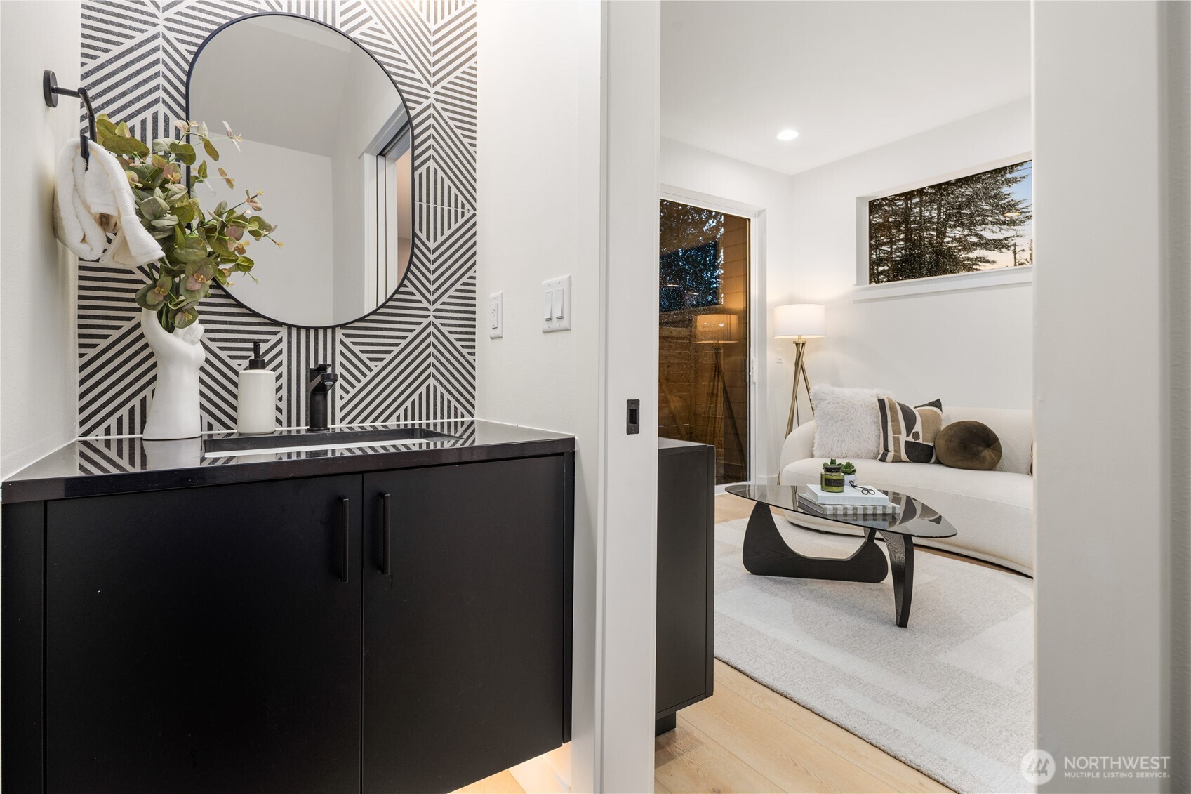 3417 48th Avenue Southwest Seattle, WA 98116 - Photo 17 of 39