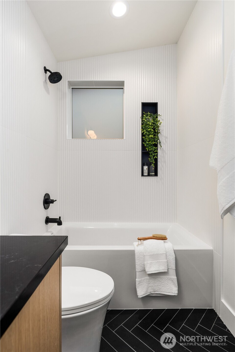 3417 48th Avenue Southwest Seattle, WA 98116 - Photo 28 of 39