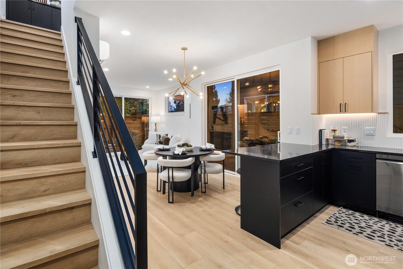 3417 48th Avenue Southwest Seattle, WA 98116 - Photo 4 of 40