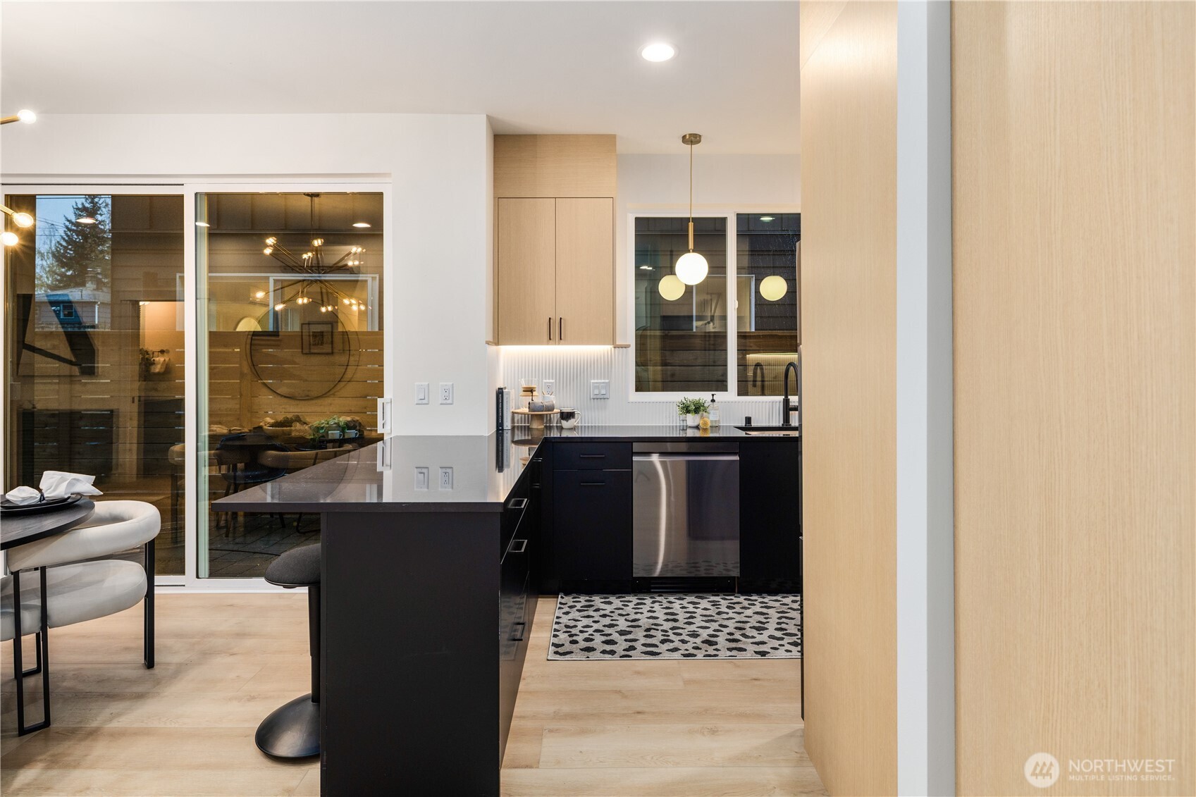 3417 48th Avenue Southwest Seattle, WA 98116 - Photo 5 of 40