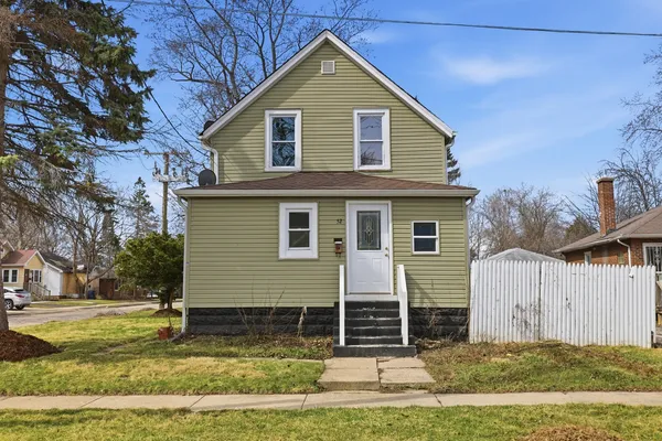 $298,000 | 52 Wisconsin Avenue, Waukegan, IL 60085