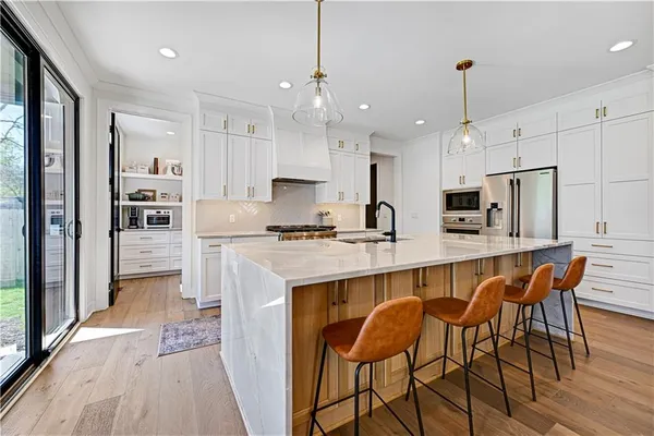 $1,250,000 | 5203 West 71st Terrace, Prairie Village, KS 66208