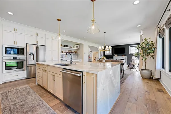 $1,250,000 | 5203 West 71st Terrace, Prairie Village, KS 66208