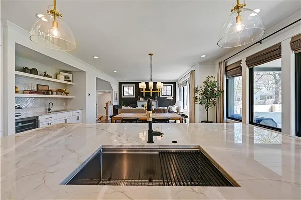 $1,250,000 | 5203 West 71st Terrace, Prairie Village, KS 66208