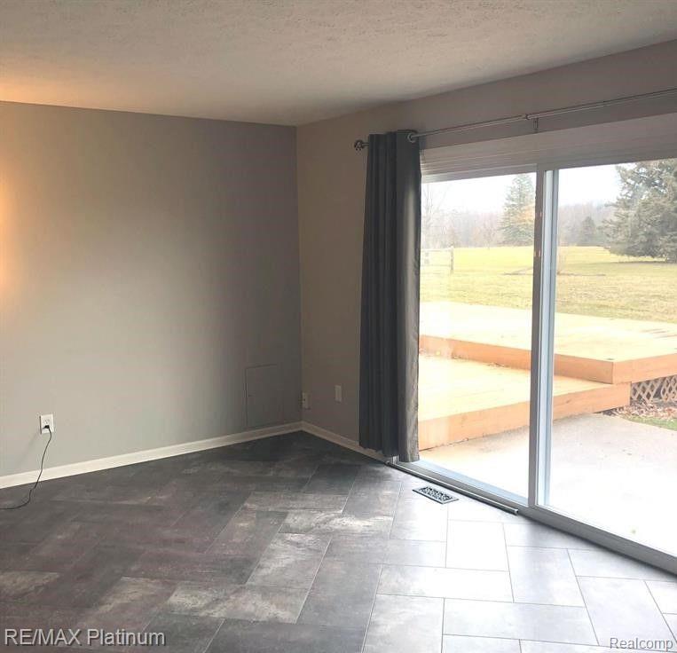 566-570 East Marr Road Howell, MI 48855 - Photo 12 of 16 Gallery Image 12