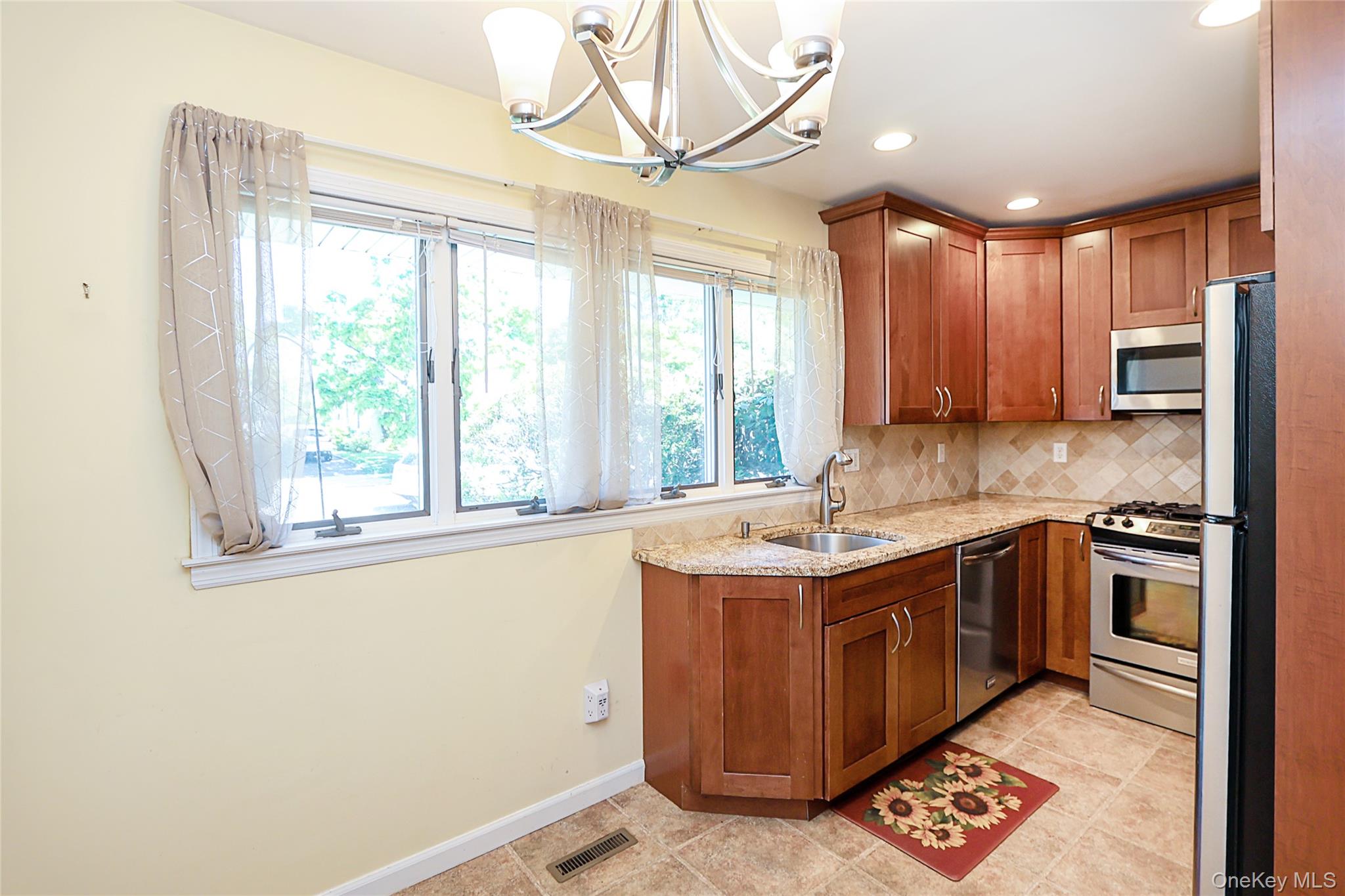 12 Ronan Road Glen Cove, NY 11542 - Photo 12 of 32