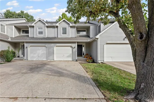$255,000 | 10812 West 116th Street, Overland Park, KS 66210