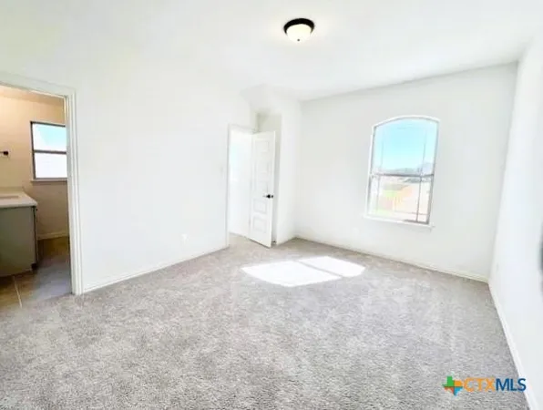 an entryway of a room and livingroom