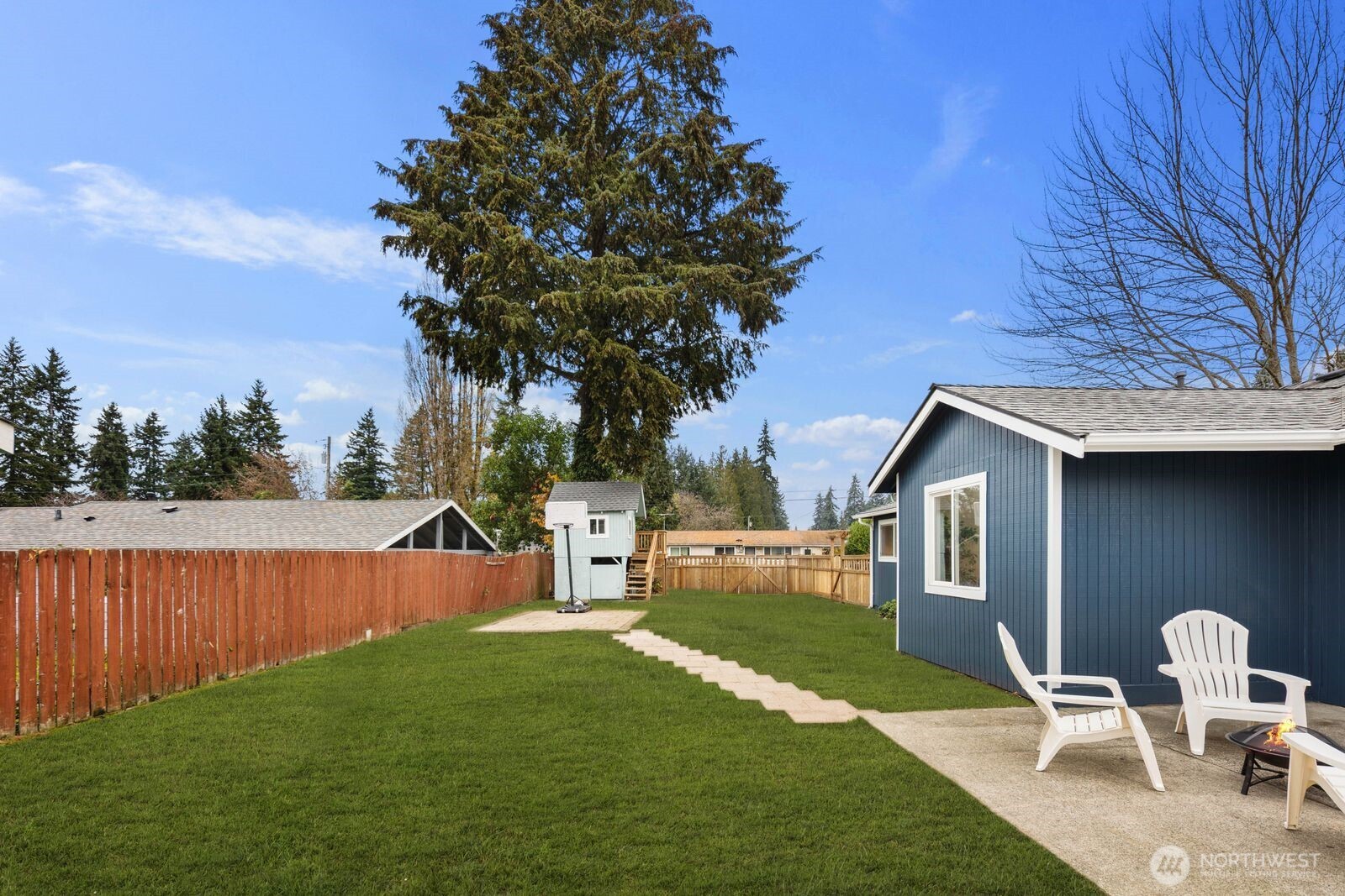 505 Southwest 305th Street Federal Way, WA 98023 - Photo 25 of 38 a backyard of a house with table and chairs