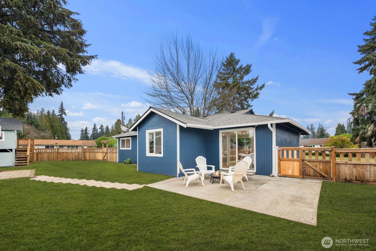 505 Southwest 305th Street Federal Way, WA 98023 - Photo 28 of 38 a front view of house with yard and seating area