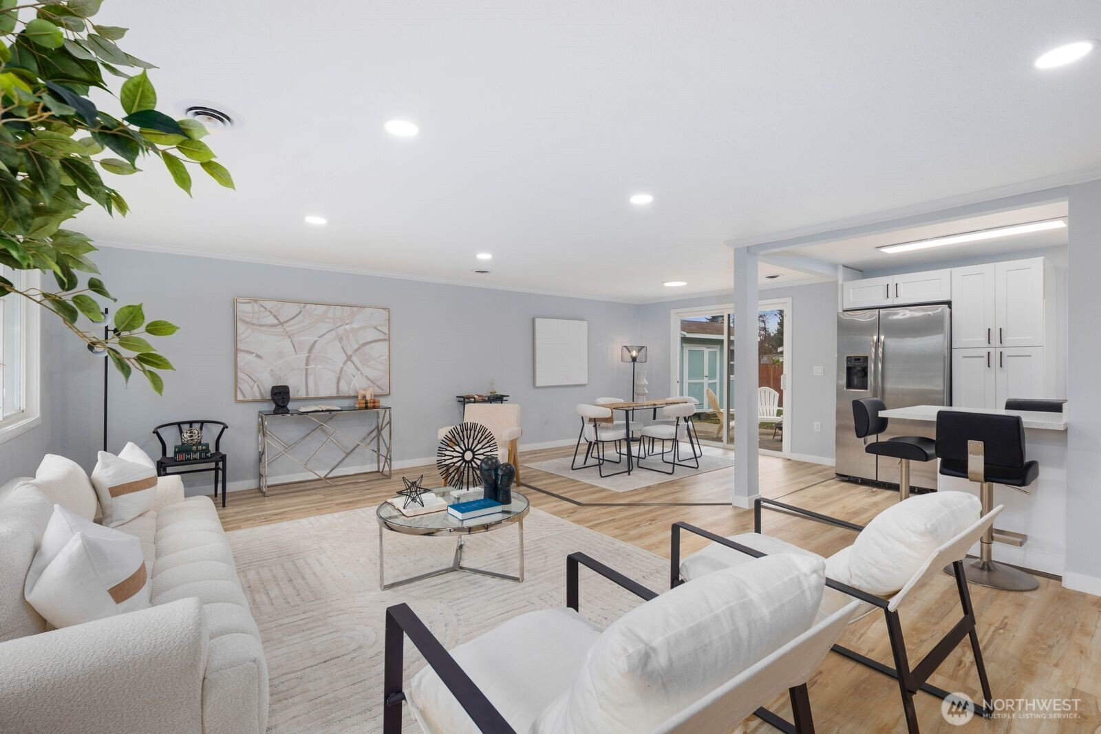 505 Southwest 305th Street Federal Way, WA 98023 - Photo 3 of 38 a living room with furniture and a potted plant