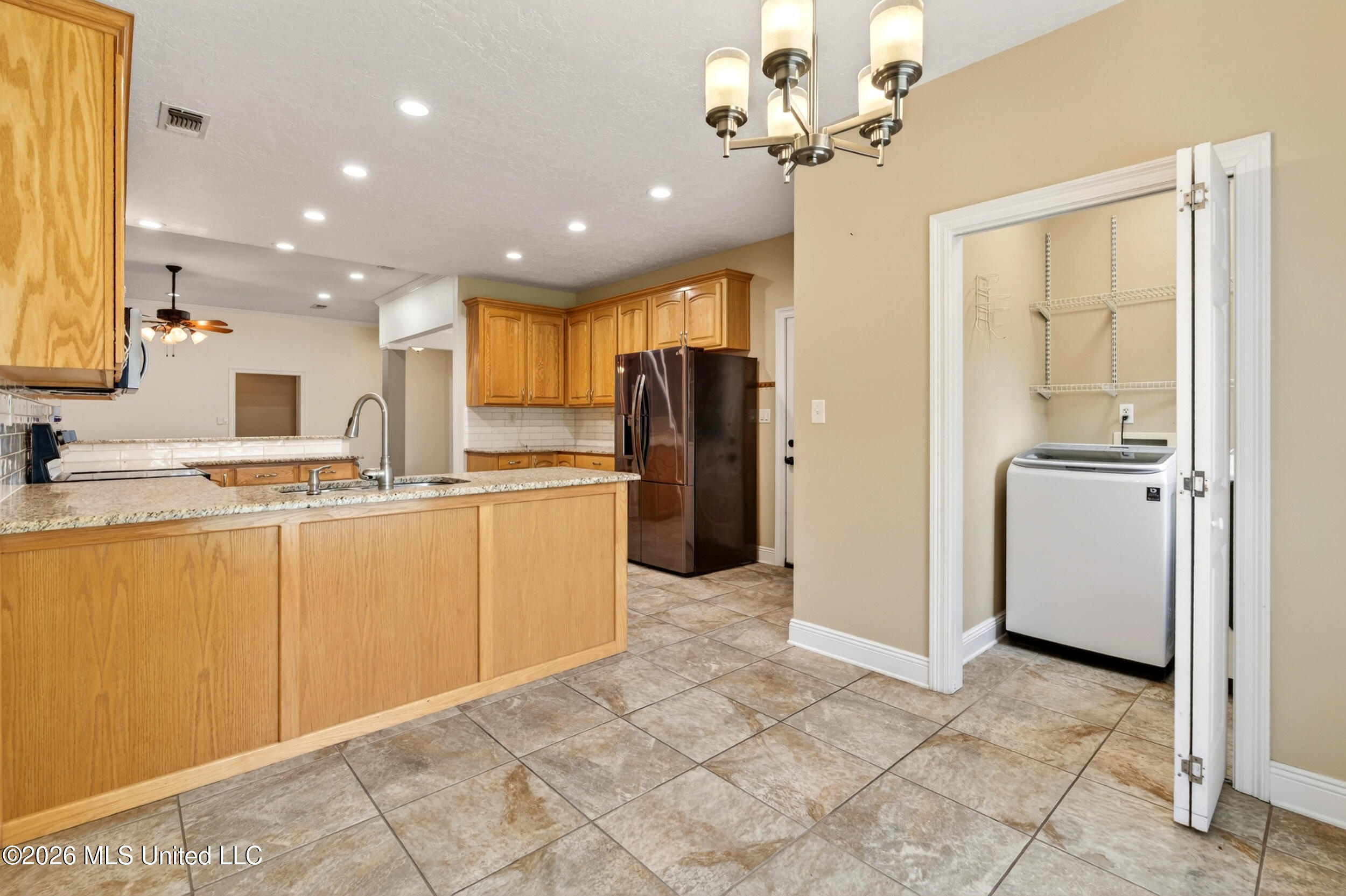 17 JM Carnell Road Poplarville, MS 39470 - Photo 22 of 65 22_22_breakfastnook_laundry