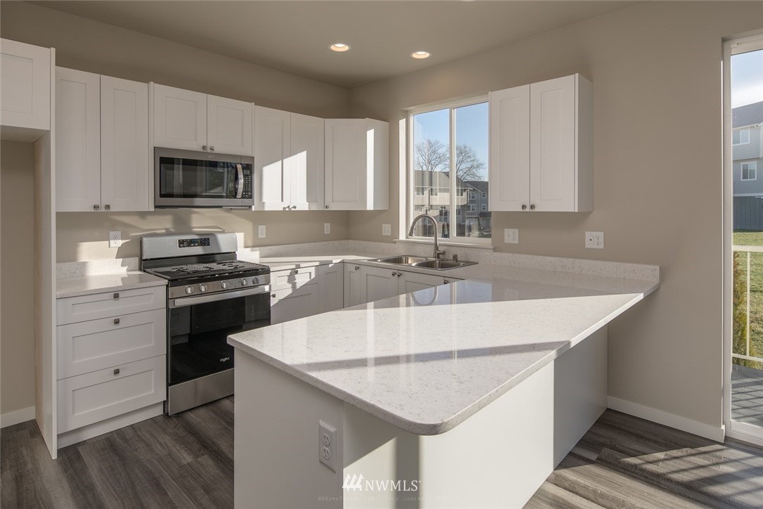 2071 Roxy Loop Ferndale, WA 98248 - Photo 7 of 32 Gallery Image 7