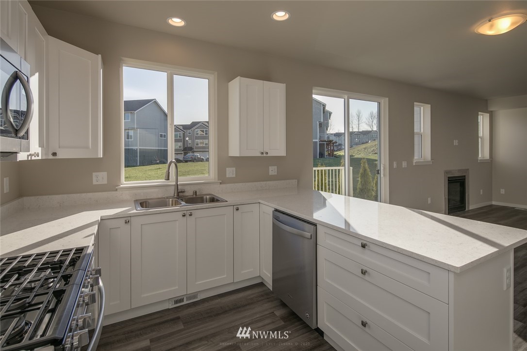 2071 Roxy Loop Ferndale, WA 98248 - Photo 8 of 32 Gallery Image 8
