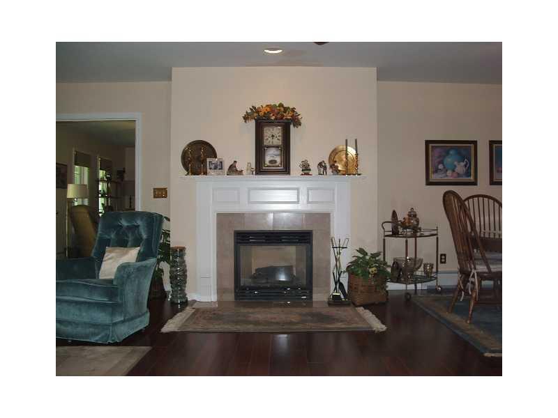 893 Portland Road, Unit 8 Saco, ME 04072 - Photo 10 of 31 Living Room.