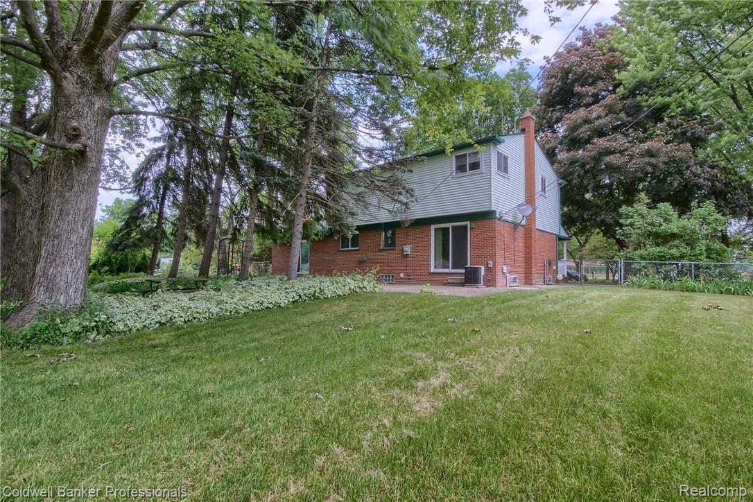4880 South Merriman Road Wayne, MI 48184 - Photo 29 of 32 Rear_2nd_View.jpg