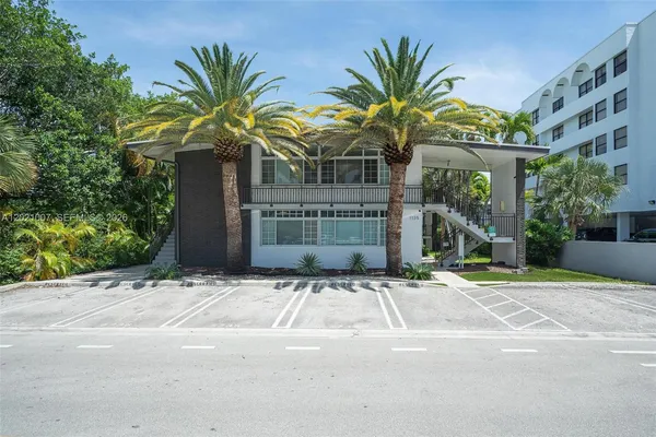 a view of a palm trees front of house