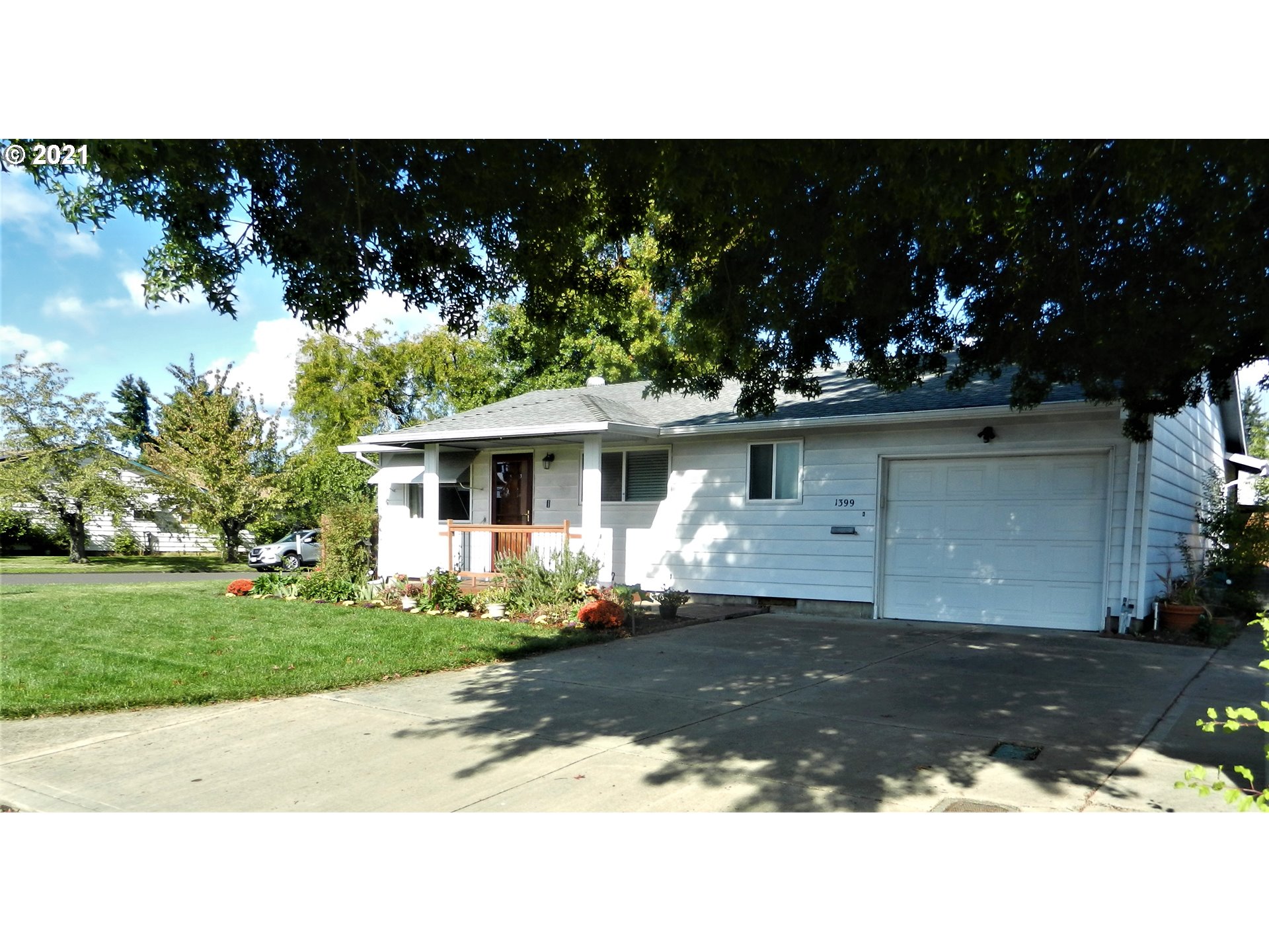 1399 Umpqua Road Woodburn, OR 97071 - Photo 2 of 29 Gallery Image 2