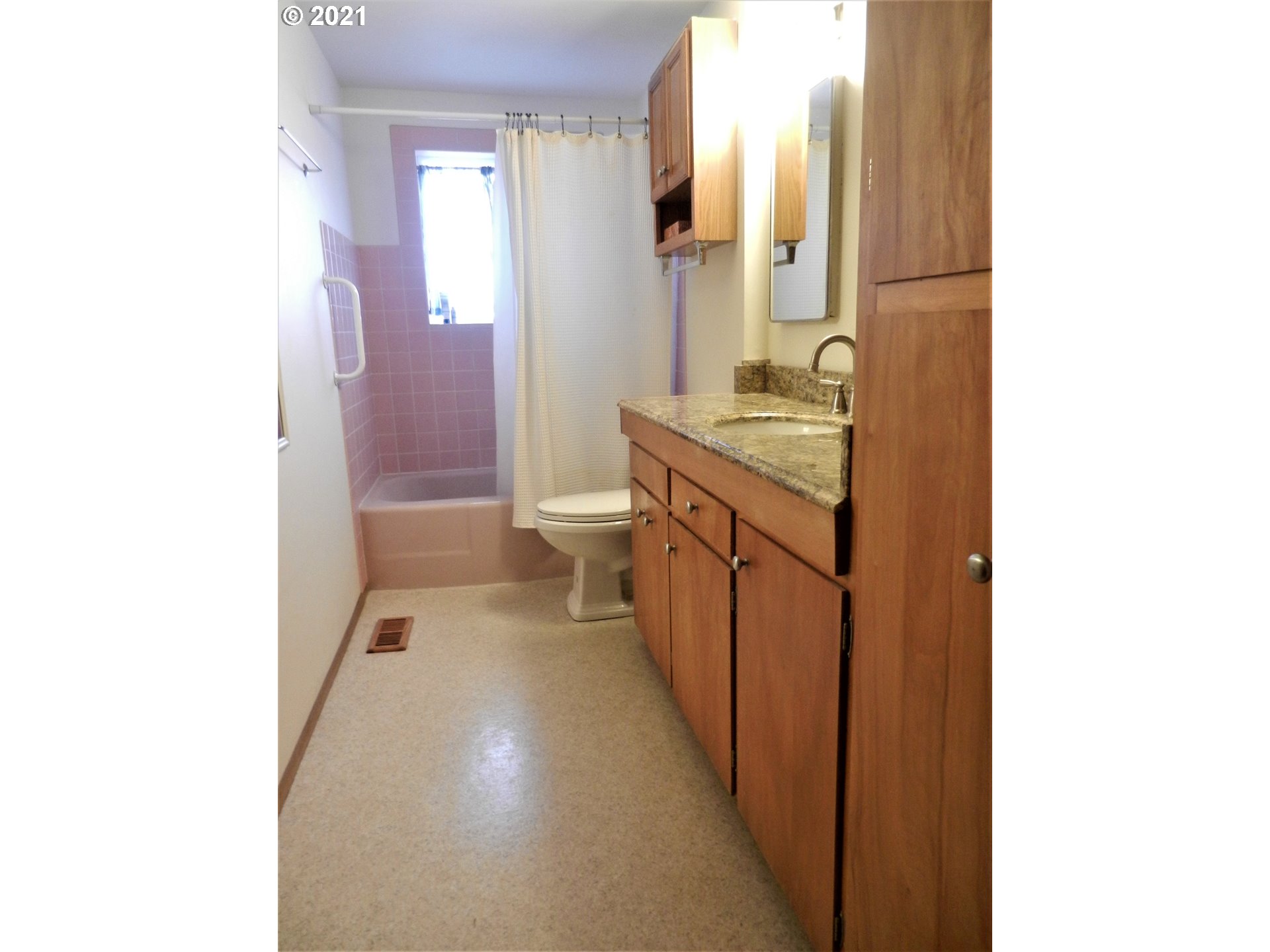 1399 Umpqua Road Woodburn, OR 97071 - Photo 13 of 29 Gallery Image 13
