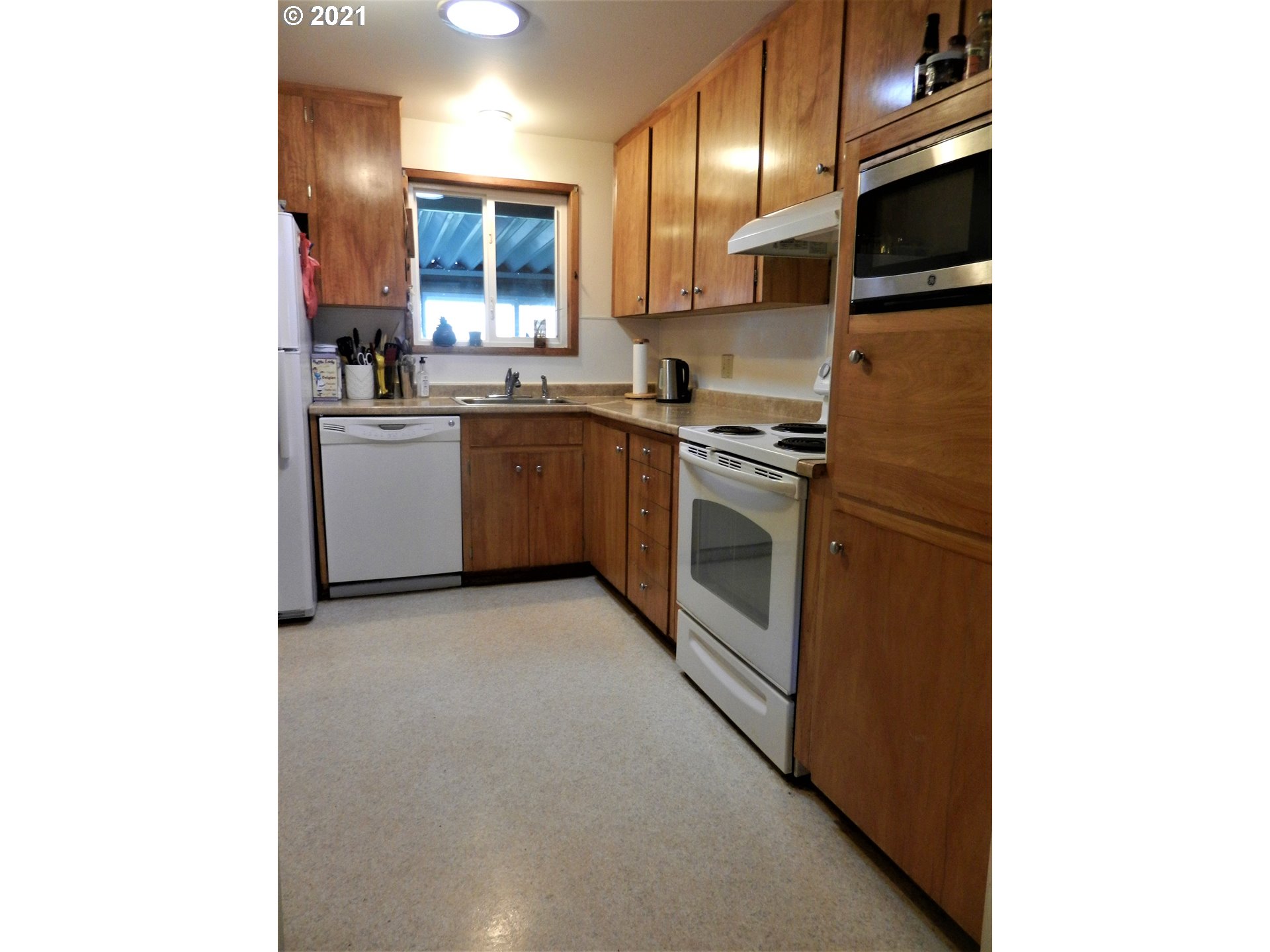 1399 Umpqua Road Woodburn, OR 97071 - Photo 9 of 29 Gallery Image 9