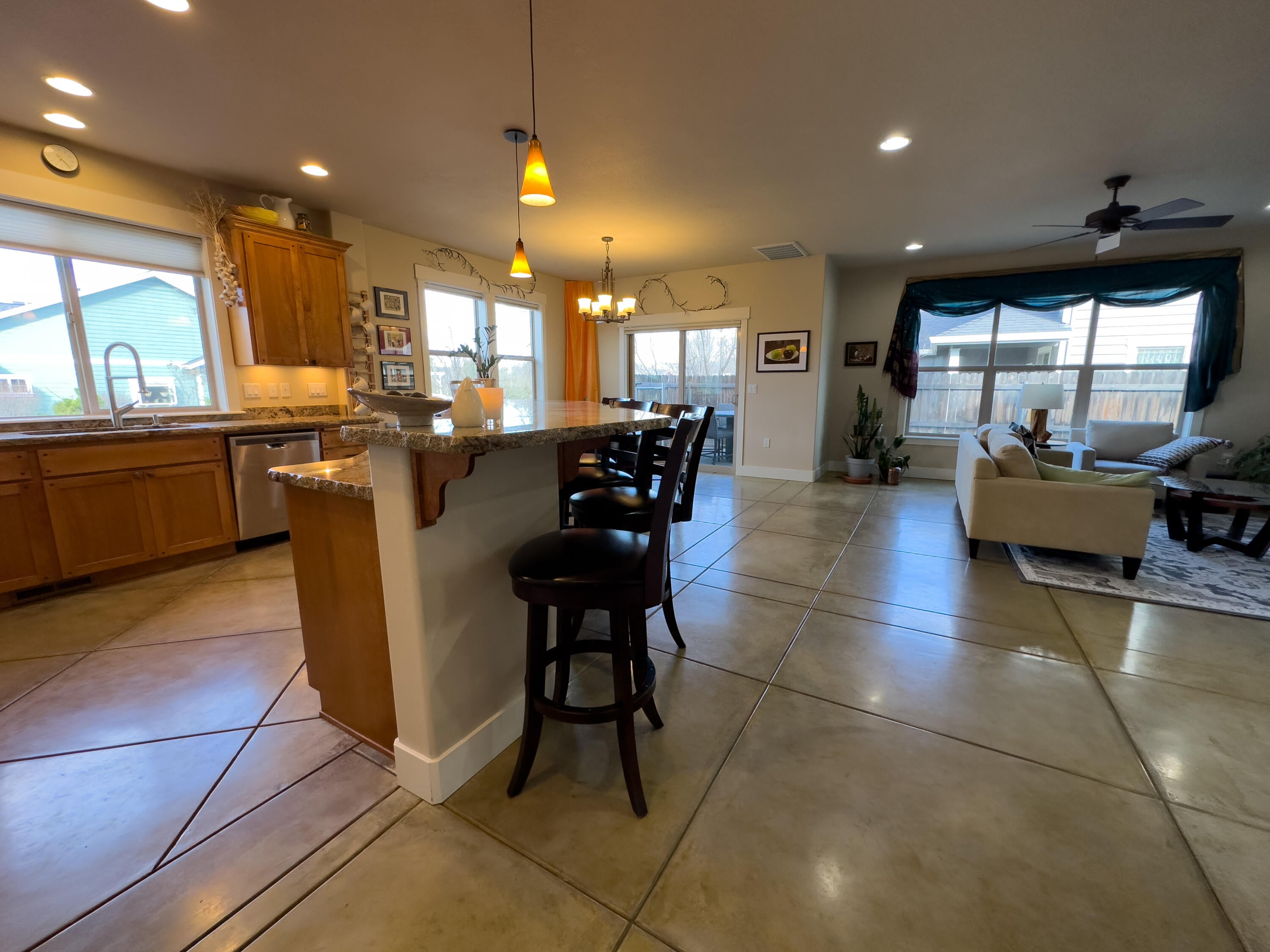 1101 Lithia Way Talent, OR 97540 - Photo 37 of 68 2024-01-30 12-21-14