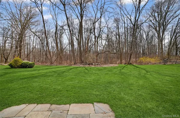$765,000 | 113 Hitching Post Lane, Yorktown Heights, NY 10598