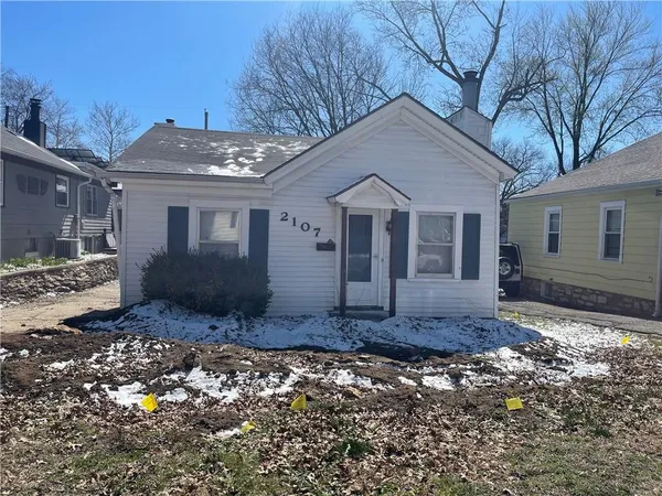 $250,000 | 2107 West 48th Street, Westwood, KS 66205