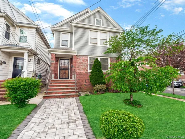$1,580,000 | 147-02 33rd Avenue | Murray Hill - Flushing