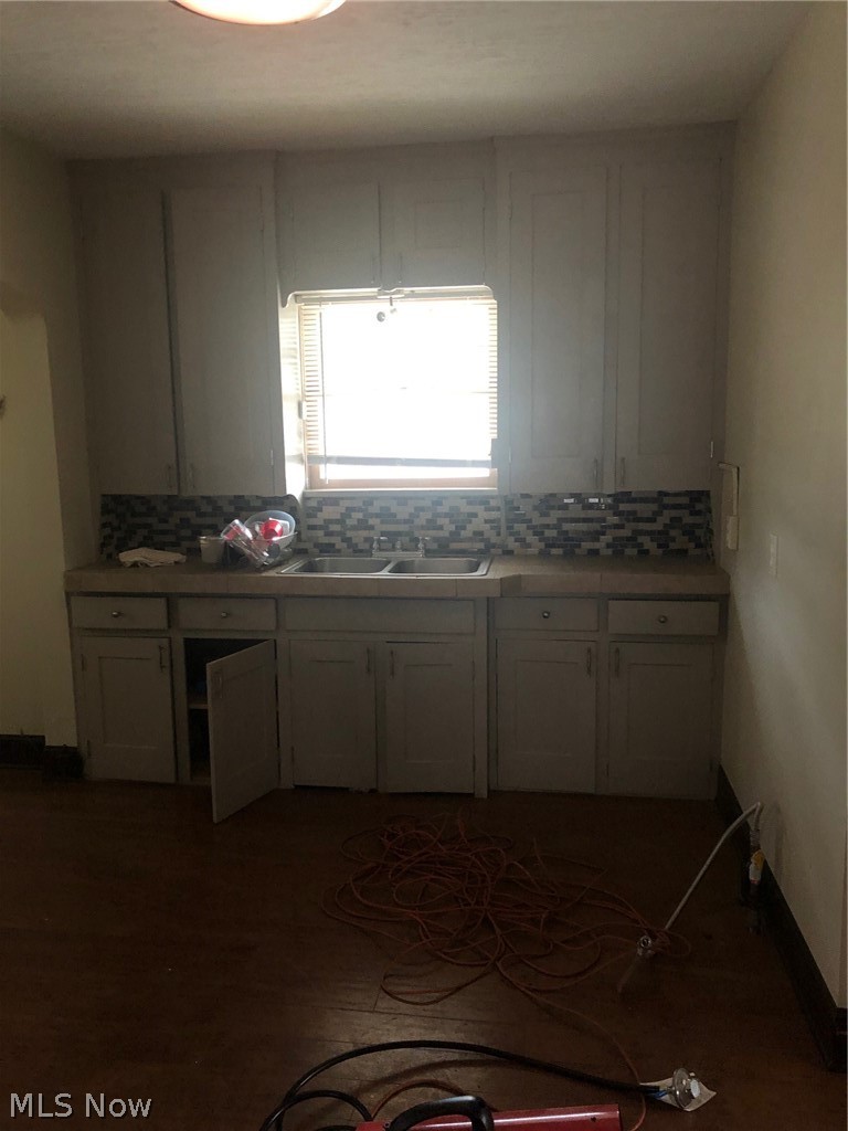 809 Diagonal Road Akron, OH 44320 - Photo 9 of 19