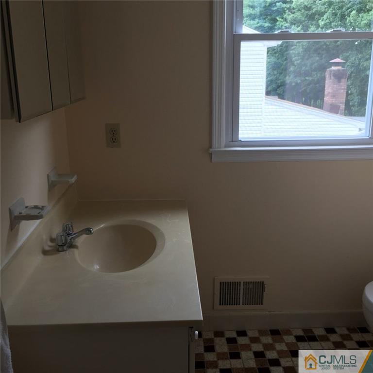 35 Roxy Avenue Edison, NJ 08820 - Photo 4 of 13 Gallery Image 4