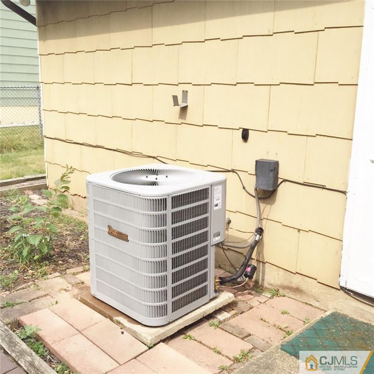 35 Roxy Avenue Edison, NJ 08820 - Photo 5 of 13 Gallery Image 5