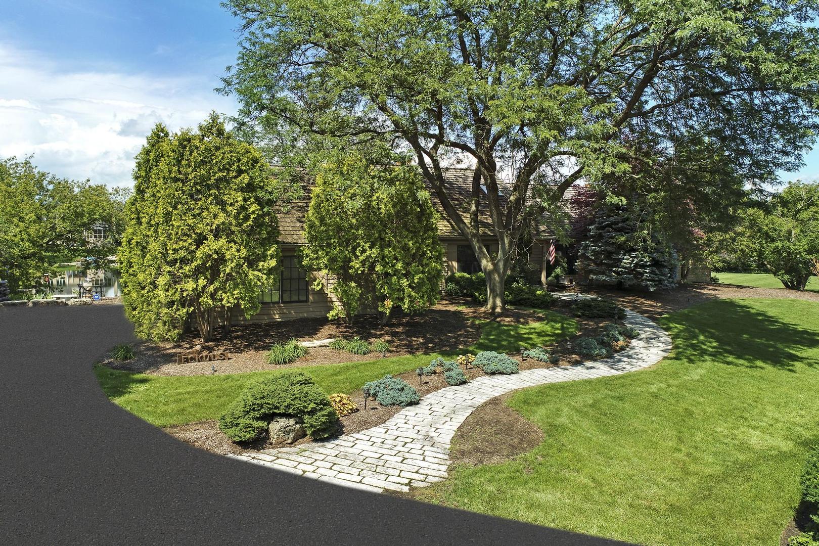 30 West Mundhank Road South Barrington, IL 60010 - Photo 3 of 45 a view of a garden with a bench
