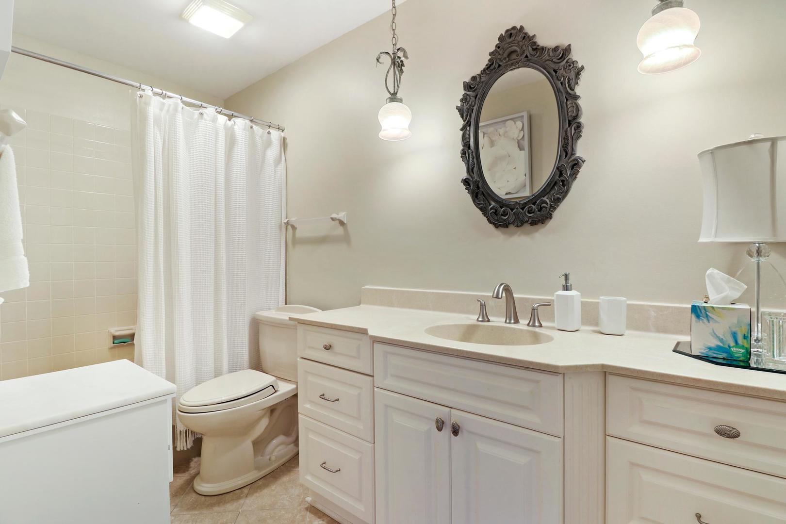 30 West Mundhank Road South Barrington, IL 60010 - Photo 42 of 45 a bathroom with a toilet a sink and a mirror