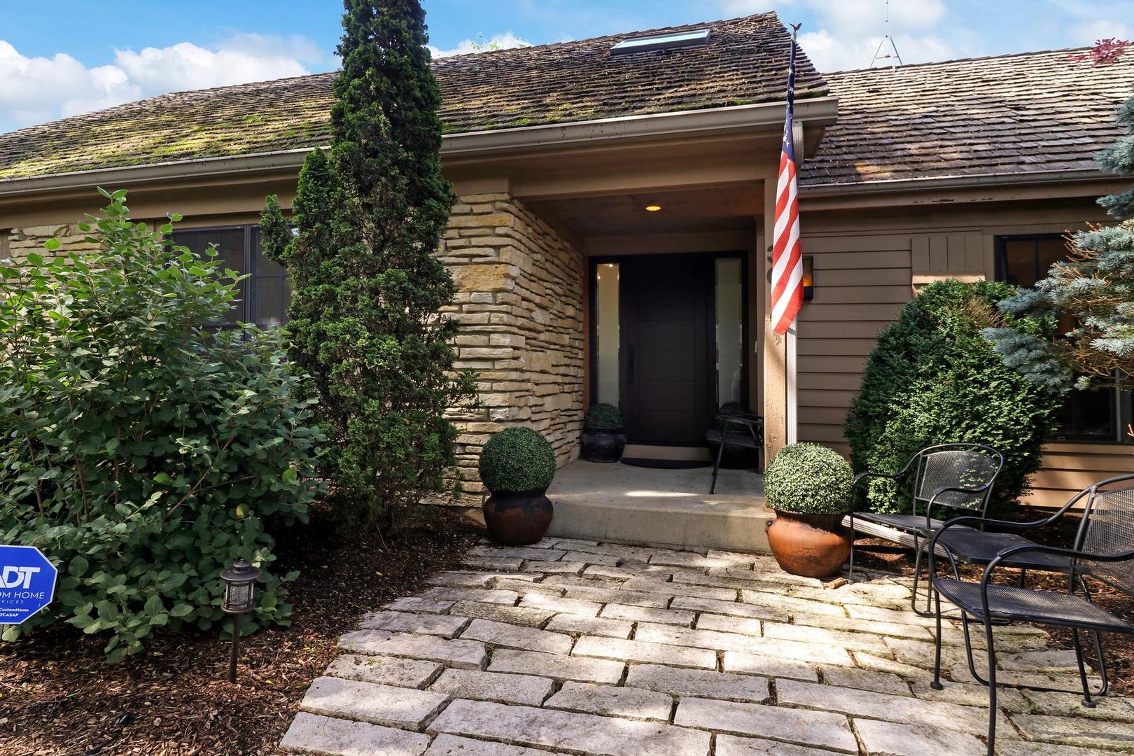 30 West Mundhank Road South Barrington, IL 60010 - Photo 5 of 45 a view of a pathway of the house