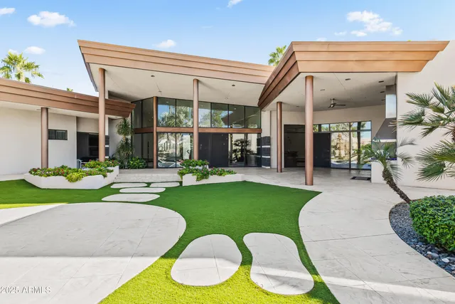 a view of an house with backyard porch and entertaining space