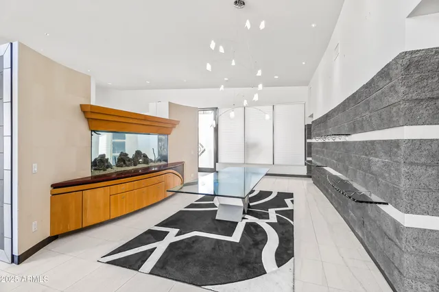 a view of a livingroom with furniture and a ceiling fan