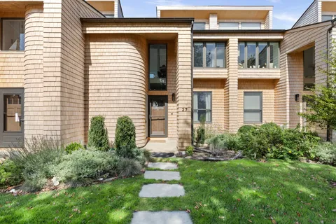 $1,450,000 | 21 South Fulton Drive, Unit 27, Montauk, NY 11954