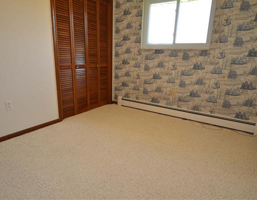 191 Warren Road Warrendale, PA 15086 - Photo 13 of 18 Bedroom. Third bedroom, neutral carpet, double closet.