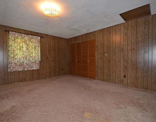 191 Warren Road Warrendale, PA 15086 - Photo 14 of 18 Bedroom. Fourth bedroom, carpet, double closet.