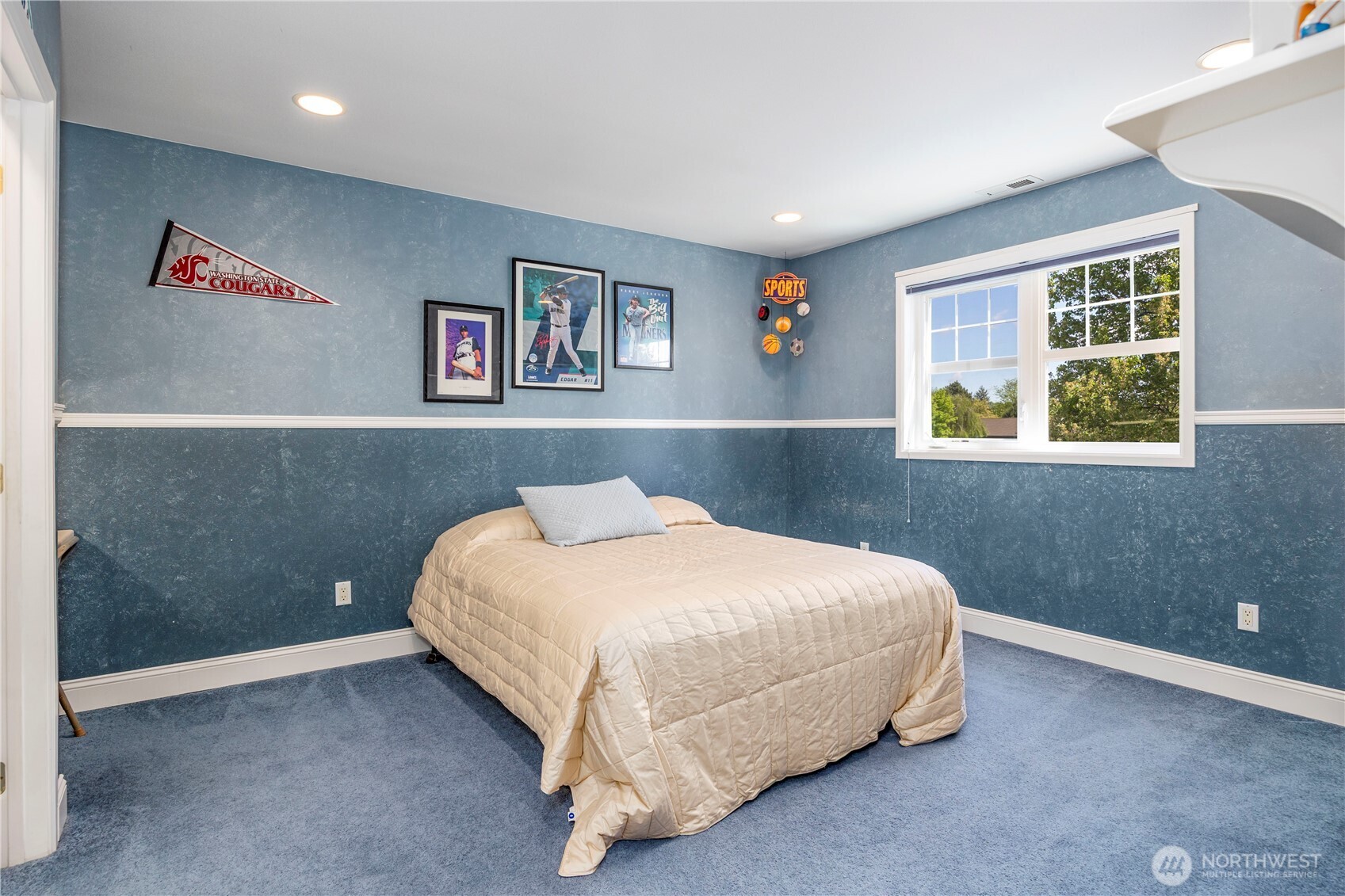 8620 Richardson Road Pasco, WA 99301 - Photo 23 of 40 a bed sitting in a bedroom next to a window