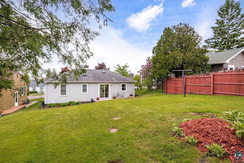 5211 Oneida Street Duluth, MN 55804 - Photo 32 of 40