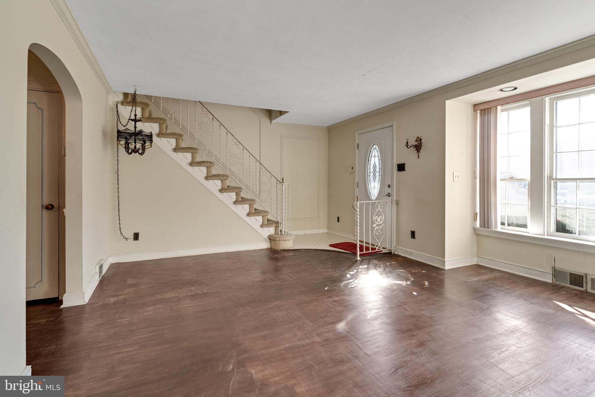 37 Lanfair Road Cheltenham, PA 19012 - Photo 20 of 29 Vacant living room