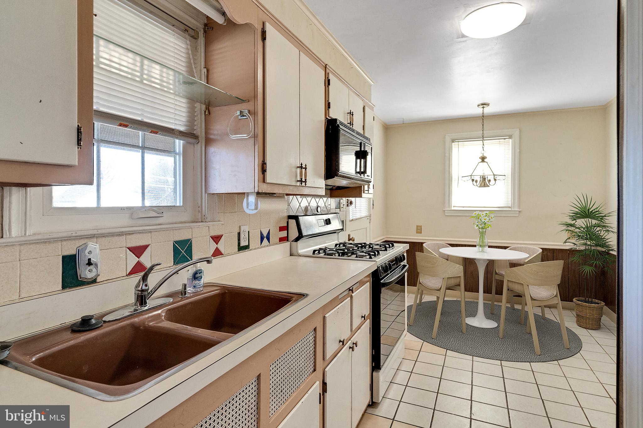 37 Lanfair Road Cheltenham, PA 19012 - Photo 6 of 29 Kitchen with virtual staged eat-in area